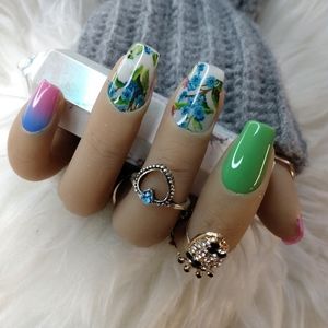 Press on nails (short coffin)